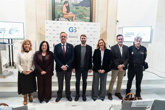 Inauguración de las jornadas conmemorativas del Día Internacional del Migrante en el Museo del Realismo Español Contemporáneo (Murec), en Almería.