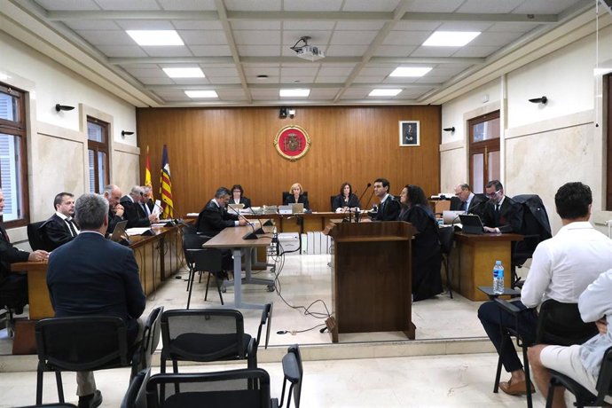 Archivo - Los acusados por la estafa de Lujocasa.