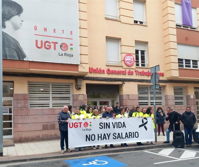 Minuto de silencio por el trabajador fallecido en Azofra, UGT exige actualizar la Ley de Prevención y más información a Inspección de Trabajo