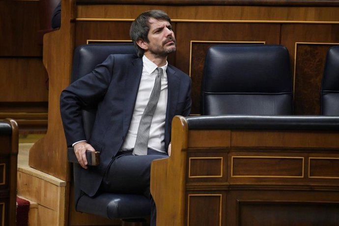 Archivo - El ministro de Cultura, Ernest Urtasun, durante una sesión plenaria extraordinaria, en el Congreso de los Diputados, a 22 de julio de 2025, en Madrid (España). El Congreso cierra este martes, 22 de julio, el curso parlamentario debatiendo en un 
