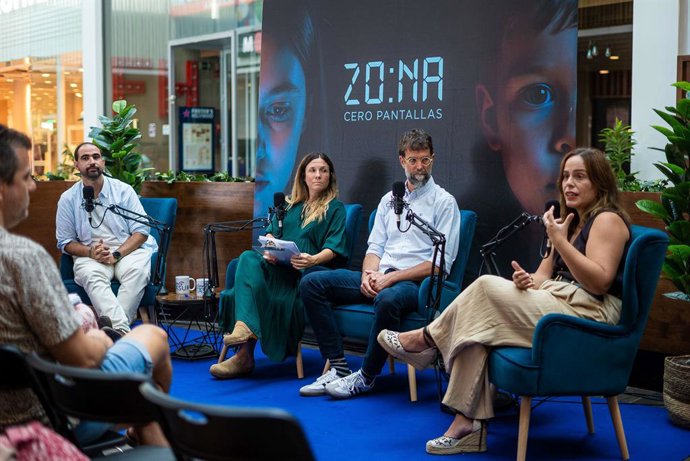 La acción ‘Zona Cero Pantallas’ de Bahía Sur concluye con más de 11.000 minutos acumulados sin el uso de móviles y la producción de un documental.