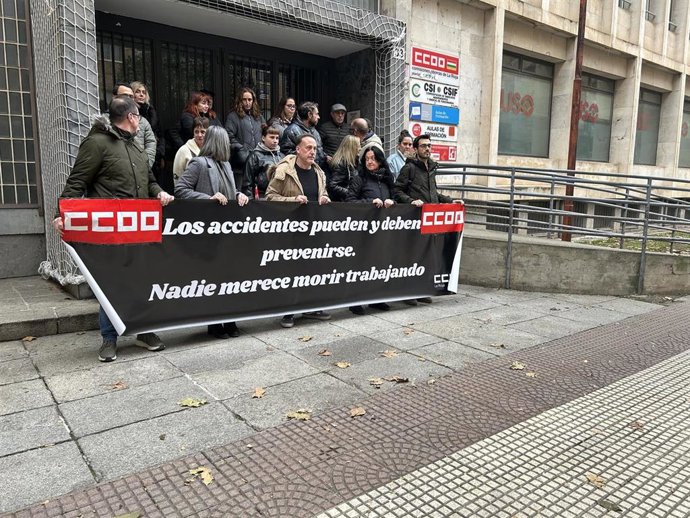 Concentración frente a la sede de CC.OO
