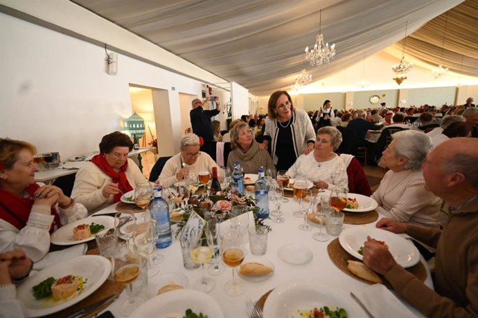 Encuentro navideño con usuarios de Centros de Participación Activa.