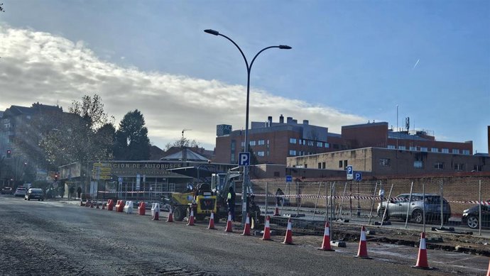Comienza el asfaltado de la calle Dos de Mayo de Guadalajara, eje clave entre la estación y el futuro campus