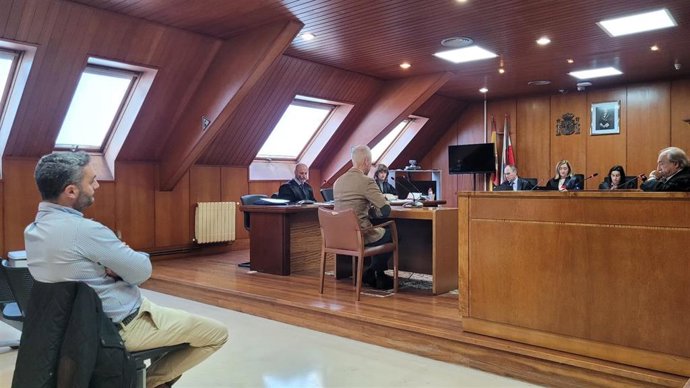 El consejero de Educación, Sergio Silva (PP), declara como testigo durante el juicio al alcalde de Ribamontán al Monte, Joaquín Arco (PRC)