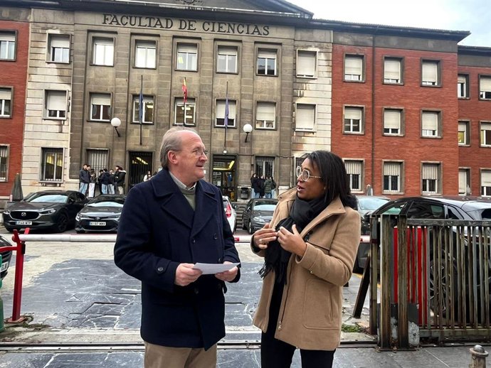 Los diputados del PP José Agustín Cuervas-Mons y Sandra Camino.