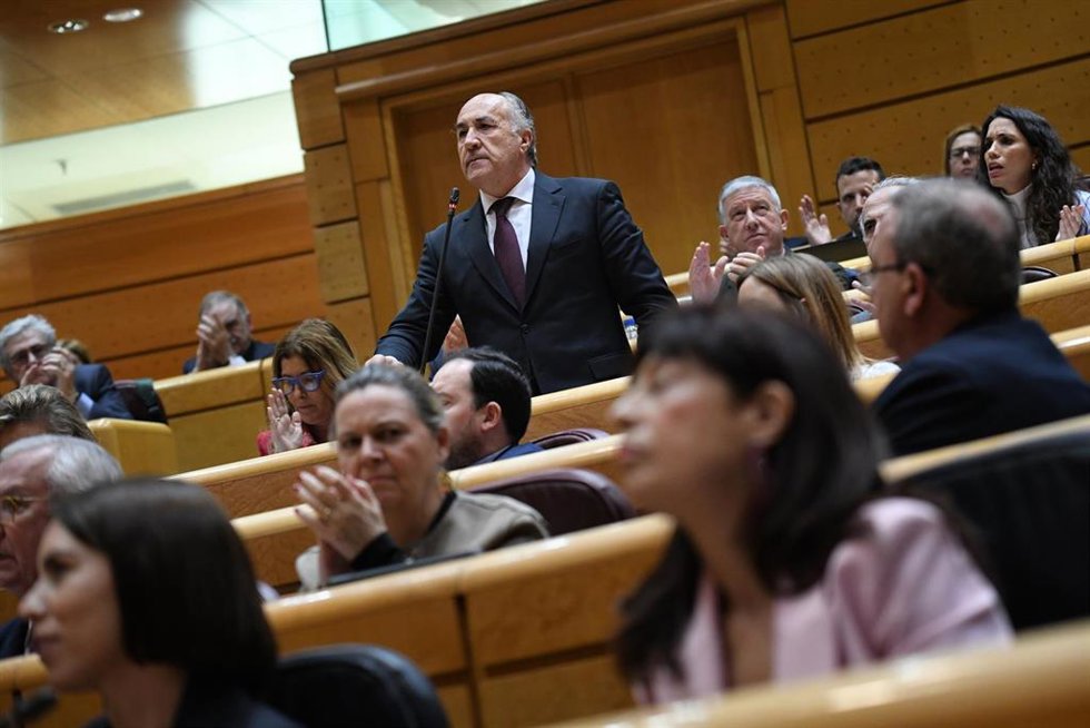Archivo - El senador del Partido Popular, José Ignacio Landaluce, durante una sesión de control, en el Senado, a 25 de febrero de 2025, en Madrid (España).