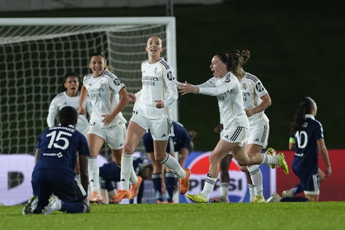 Archivo - Caroline Elspeth Lillias Weir, do Real Madrid CF, comemora um gol durante a partida de futebol da Fase MD3 da Liga dos Campeões Feminina da UEFA 2025/26, disputada entre o Real Madrid CF e o Paris FC no estádio Alfredo Di Stefano, em 11 de novem