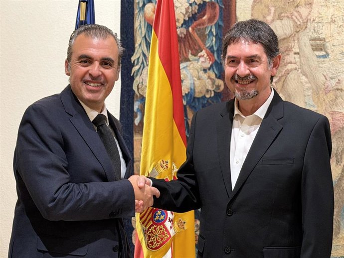 El conseller de Educación y Universidades, Antoni Vera, y el secretario de Estado de Educación, Abelardo de la Rosa, este jueves en Madrid.