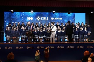 Hermanos Martínez y el coro infantil del CEU San Pablo lanzan el villancico 'Feliz Navidad' en apoyo a Cáritas