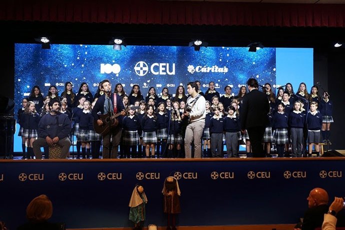 Hermanos Martínez y el coro infantil del CEU San Pablo lanzan el villancico 'Feliz Navidad' en apoyo a Cáritas