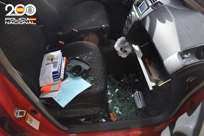 Daños causados en uno de los vehículos en Burgos.