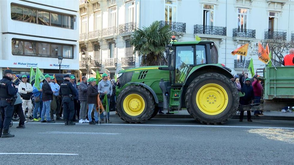 Imagen de uno de los tractores en Valncia