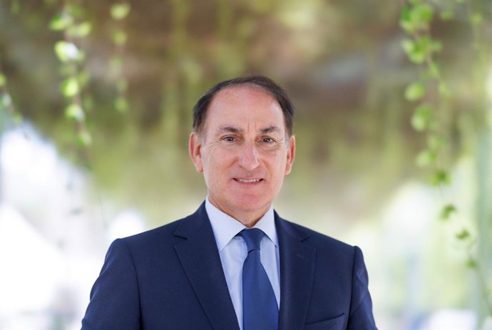 Respaldo unánime de la Junta Directiva de CEA a la reelección como presidente de Javier González de Lara.