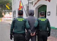 La Guardia Civil detiene a un preso por estafar 30.000 euros a la madre de otro interno