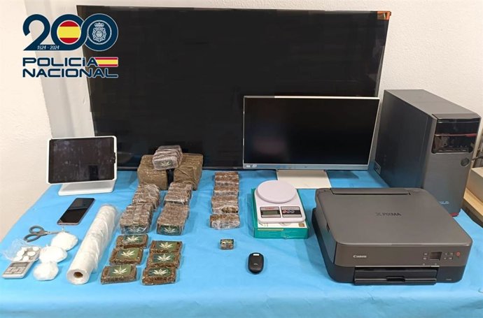 Droga y materiales intervenidos por Policía Nacional en la peluquería de San Fernando de Maspalomas (Gran Canaria)