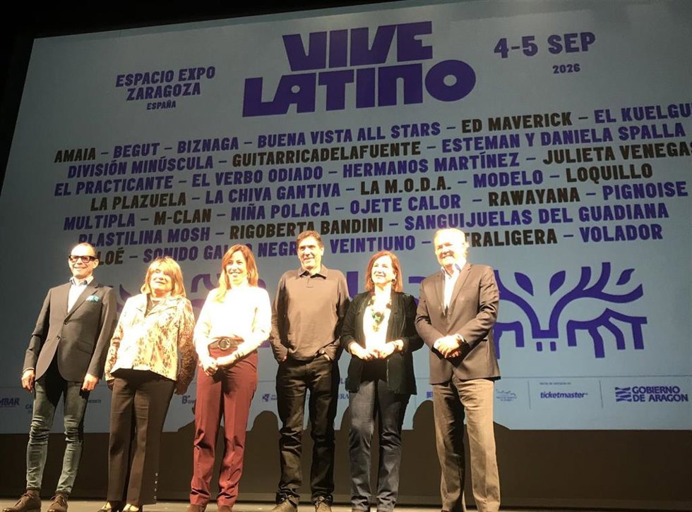 La alcaldesa de Zaragoza, Natalia Chueca; la consejera de Educación, Cultura y Deporte del Gobierno de Aragón, Tomasa Hernández; y el director del Festival Vive Latino, Nacho Royo, en la presentación de Vive Latino 2026.