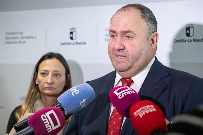 El consejero de Agricultura, Ganadería y Desarrollo Rural, Julián Martínez Lizán.