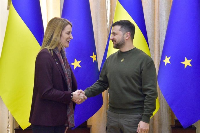 Archivo - Arquivo - A presidente do Parlamento Europeu, Roberta Metsola, e o presidente da Ucrânia, Volodimir Zelenski