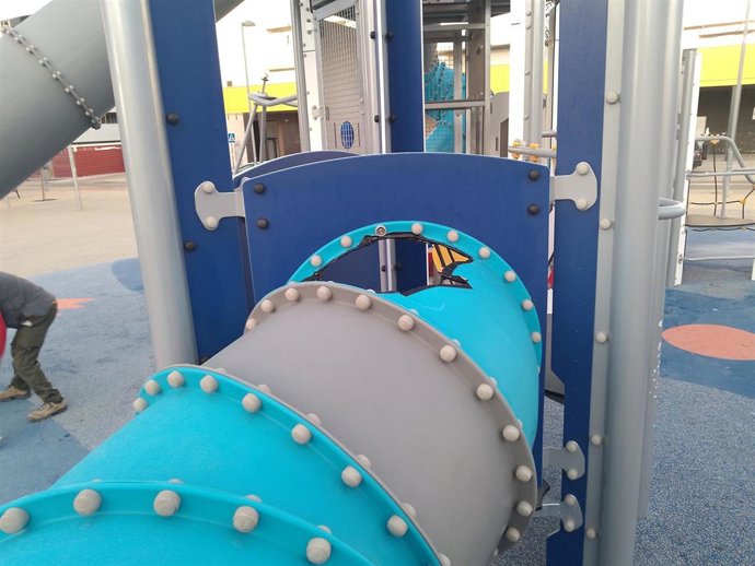 Nave espacial infantil vandalizada en la plaza de la Cultura.