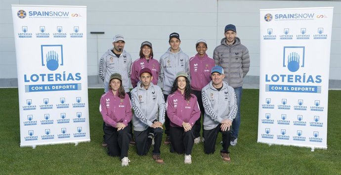 Archivo - Componentes del Equipo Nacional de Mushing