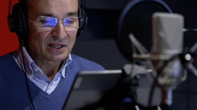 Marco Sansavini en la grabación del cuento.