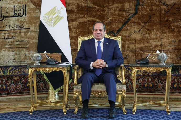 Archivo - EGYPT, CAIRO - NOVEMBER 10, 2025: Egypt's President Abdel Fattah El-Sisi is seen during a meeting with Sergei Shoigu, Secretary of the Russian Security Council, at Al-Ittihadiya Palace