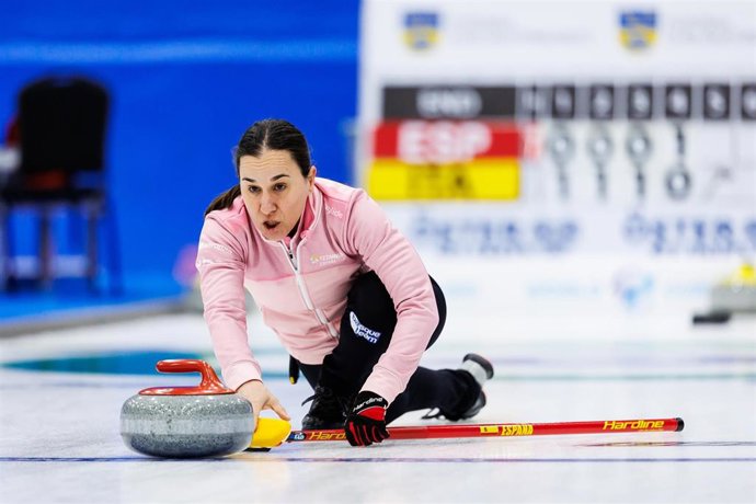 Archivo - Oihane Otaegi durante una competición de curling