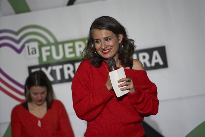 La candidata de Unidas por Extremadura, Irene de Miguel, en un acto de campaña, en el Palacio de Congresos, a 12 de diciembre de 2025, en Badajoz, Extremadura (España). 