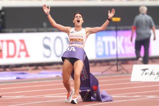 Archivo - María Pérez celebra uno de sus oros en el Mundial de Atletismo de 2025