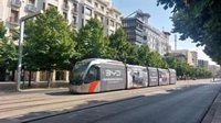 El PSOE logra el compromiso del Gobierno de Zaragoza de eliminar la publicidad en las ventanas del tranvía