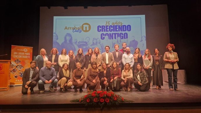 Beatriz Barranco y Daniel Sánchez en el reconocimiento de la Asociación Arrabal de Cádiz.