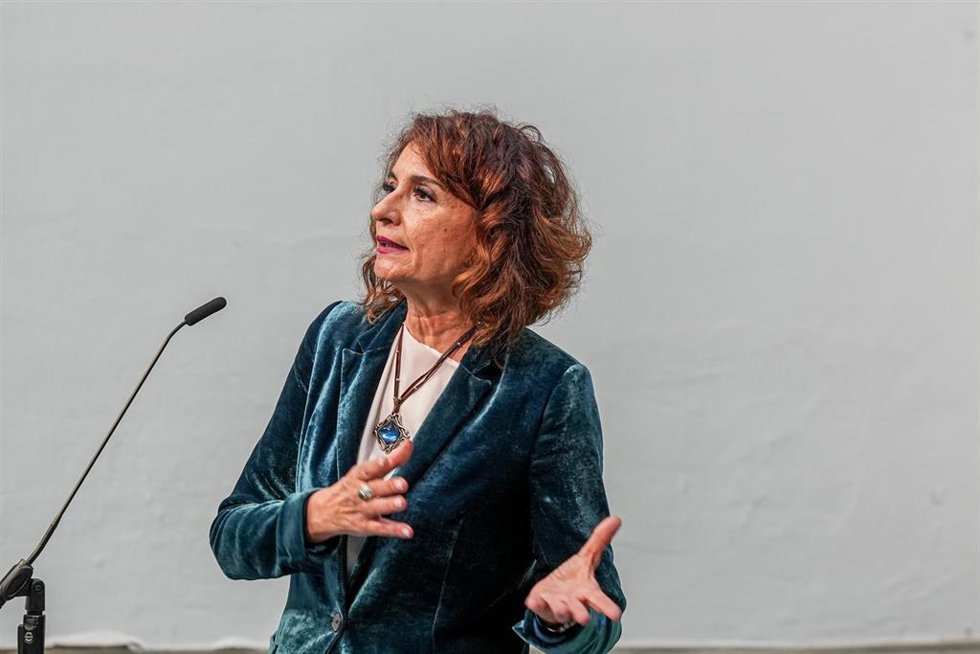 La secretaria general del PSOE-A en rueda de prensa, a 18 de diciembre del 2025. La secretaria general del PSOE-A, María Jesús Montero, atiende a los medios antes de la reunión de la Comisión Ejecutiva Regional (CER)