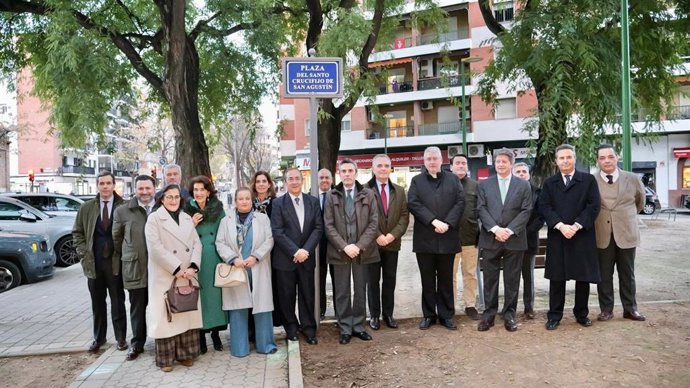 El Ayuntamiento de Sevilla dedica una plaza al Santo Crucifijo de San Agustín, junto a la parroquia de San Roque.