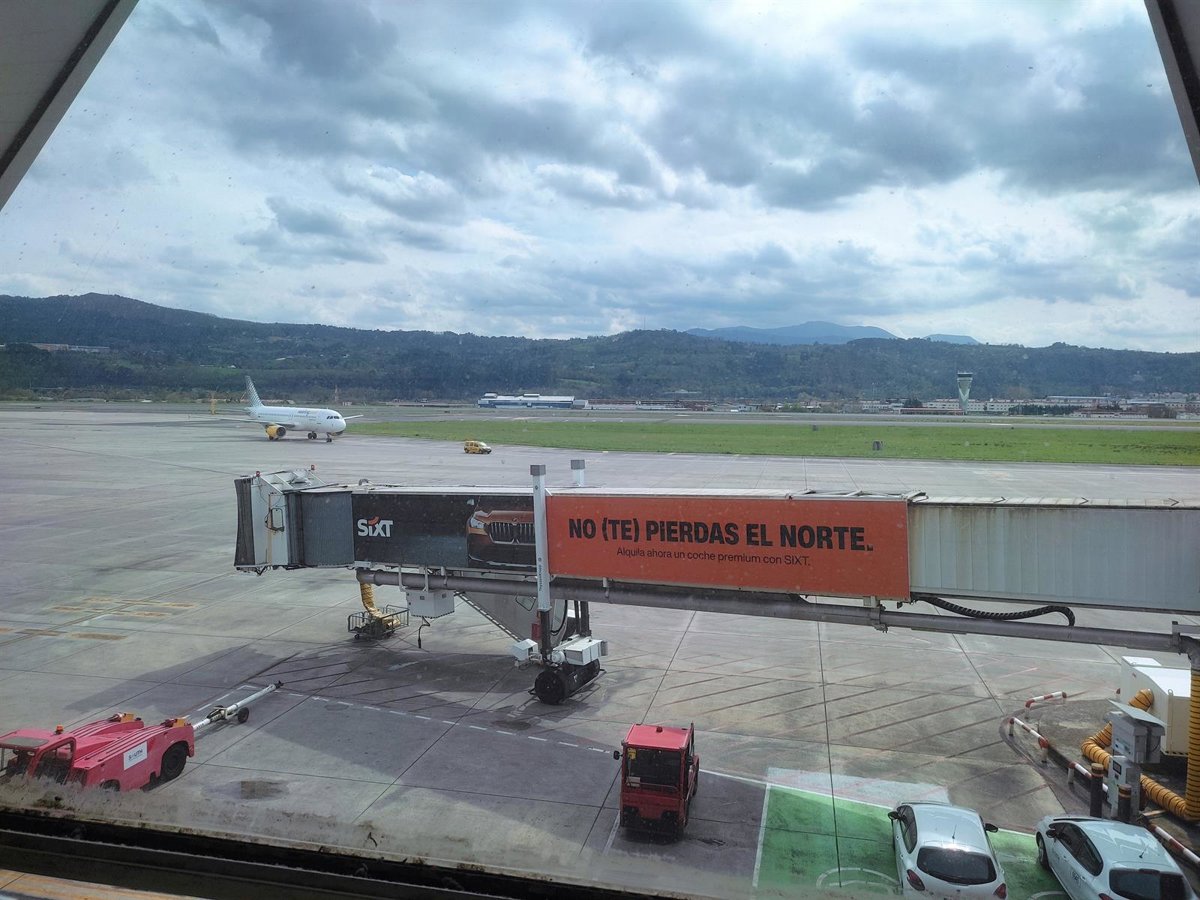 Ascienden a 13 los vuelos con destino en Aeropuerto de Bilbao desviados por el fuerte viento