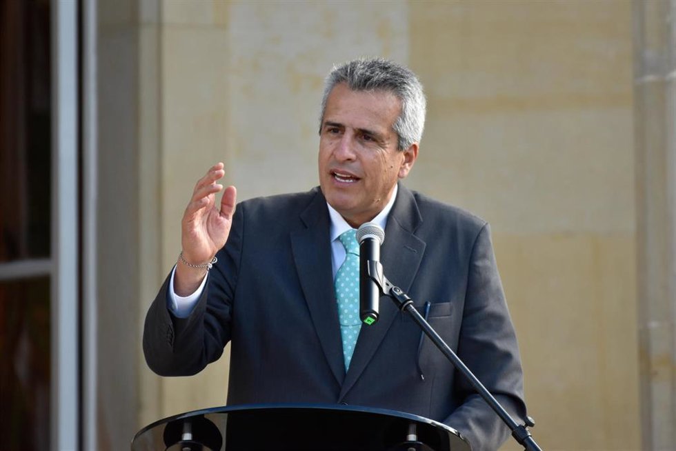 Archivo - Luis Fernando Velasco, exministro del Interior de Colombia.