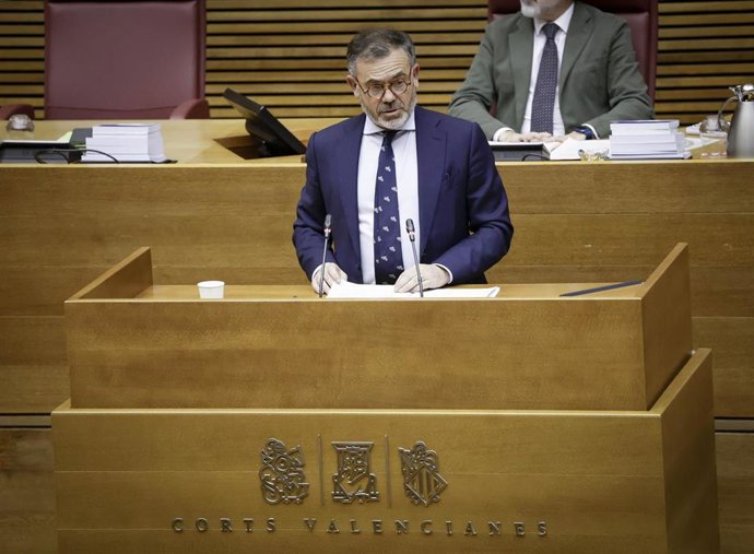 El vicepresidente segundo y conseller de Presidencia, José Díez, comparece en Les Corts para exponer sus líneas de trabajo