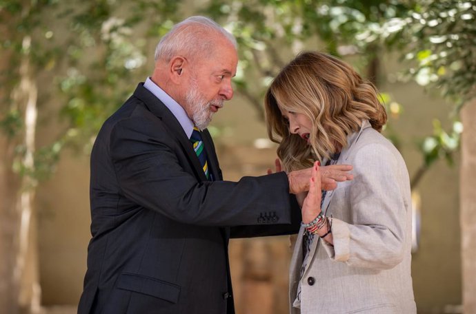 Archivo - El presidente de Brasil, Luiz Inácio Lula da Silva, junto a la primera ministra de Italia, Giorgia Meloni.