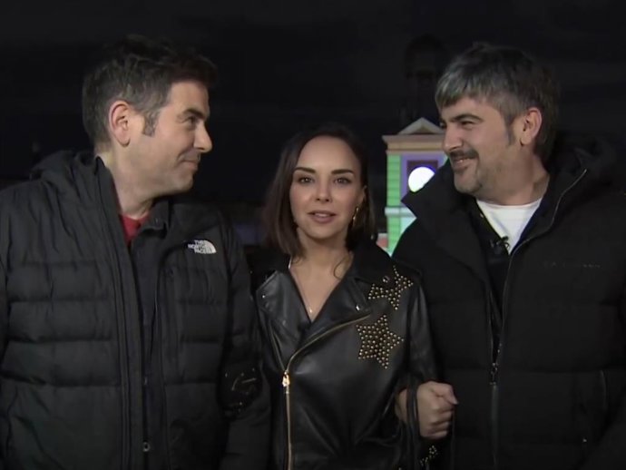 Los hermanos Estopa y Chenoa desde la Puerta del Sol de Madrid en RTVE.