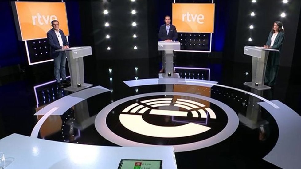 Debate electoral del 21D en RTVE entre Miguel Ángel Gallardo (PSOE), Óscar Fernández Calle (Vox) e Irene de Miguel (Unidas por Extremadura)