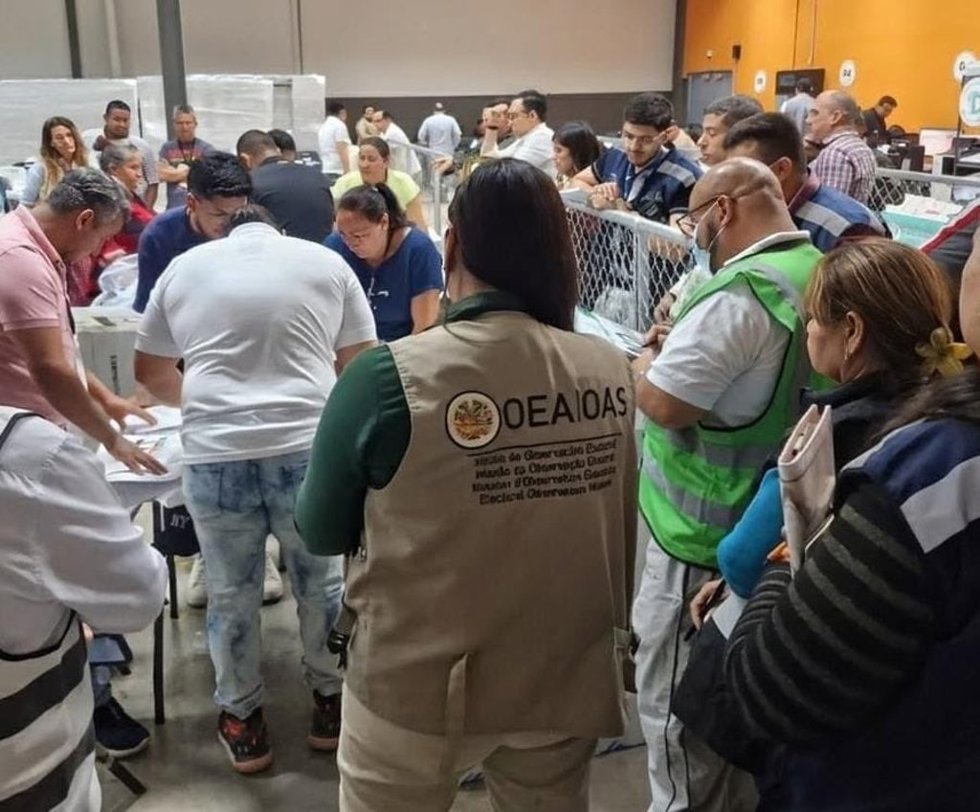Observadores electorales presencian el escrutinio especial de casi 2.800 actas con inconsistencias de las presidenciales de Honduras