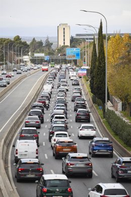 Tráfico de salida en la A6 de Madrid. 
