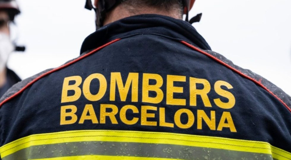 Archivo - Imagen de un bombero de Barcelona.