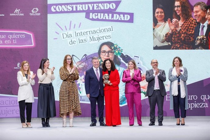 Entrega del Premio Internacional a la Igualdad de Género 'Luisa de Medrano' de C-LM.