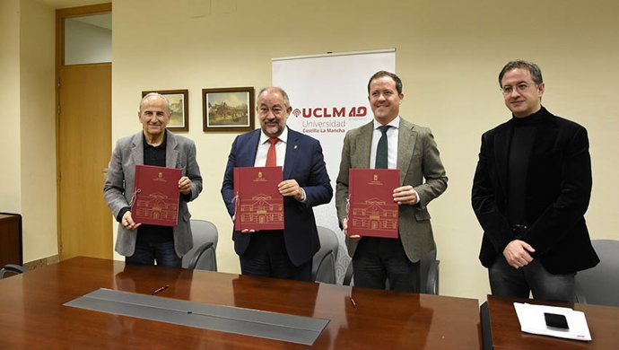 La UCLM y el Ayuntamiento de Toledo suscriben un protocolo para impulsar la promoción del español y el turismo idiomático en la ciudad.