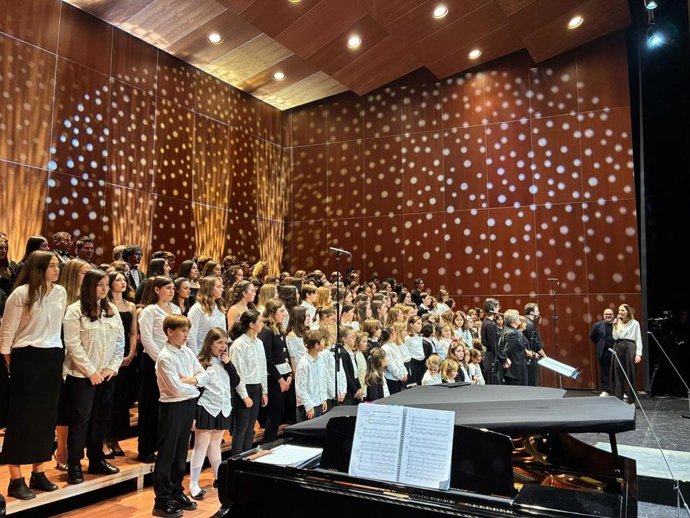 Las formaciones corales del Teatre Principal ofrecen sus tradicionales conciertos de Navidad solidarios.