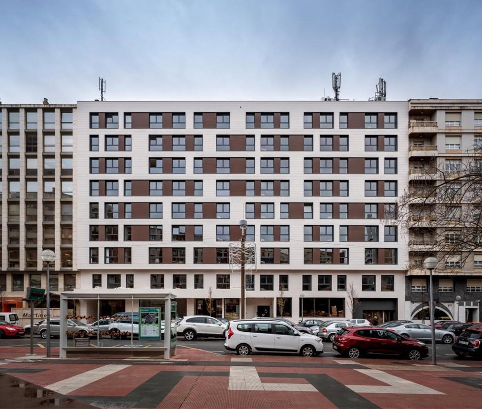 Edificio de apartamentos de All Iron en Vitoria