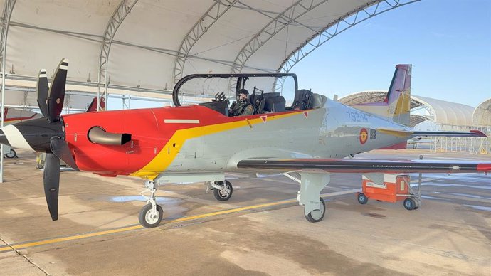 Princesa Leonor faz seu primeiro voo solo no Pilatus