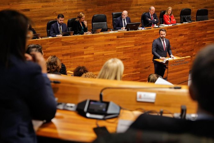 El portavoz parlamentario del PP de Asturias, Álvaro Queipo, durante su intervención inicial este viernes en la Junta General.