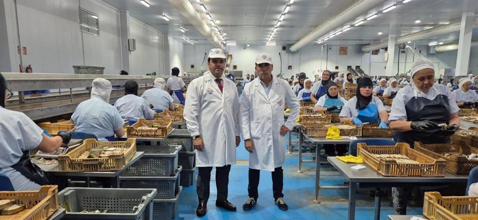 El delegado de Sostenibilidad y Medio Ambiente de la Junta en Huelva, Pedro Yórquez, y el CEO de Usisa, Juan Vázquez Malavé.